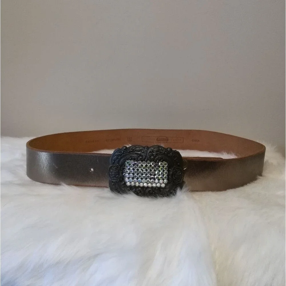 Fossil metallic gold
